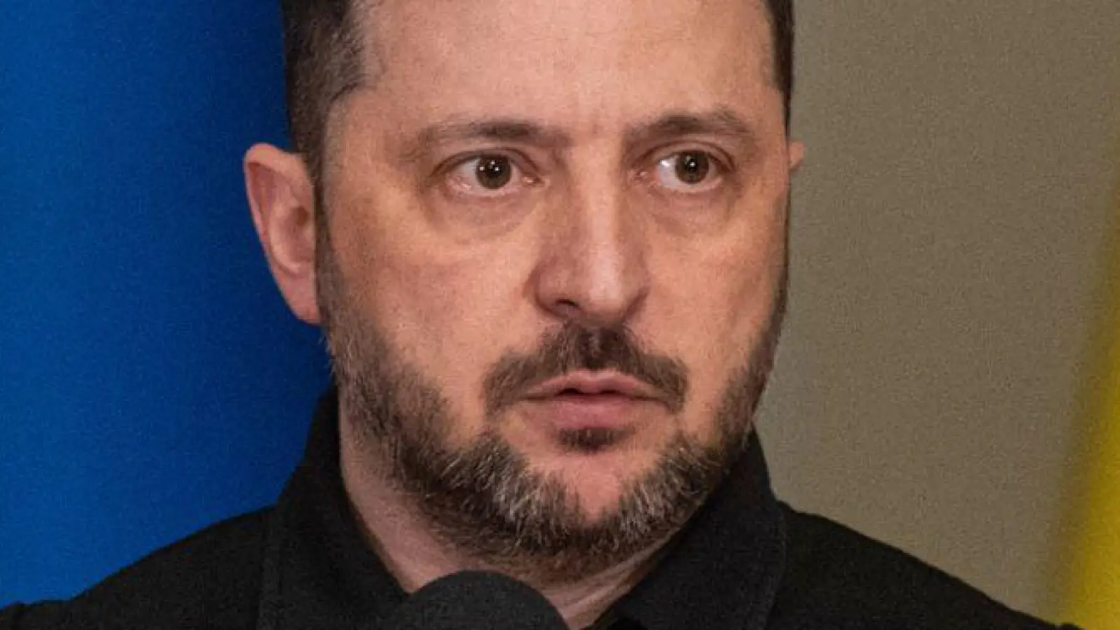 Für den ukrainischen Präsidenten Wolodymyr Selenskyj sind Wahlen in der vor fast vier Jahren von Russland angegriffenen Ukraine eine Frage der Sicherheit. (Archivbild) (Foto: Danylo Antoniuk/AP/dpa)