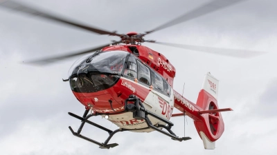 Mit einem Rettungshubschrauber kam die Frau in ein Krankenhaus. (Symbolbild) (Foto: Daniel Karmann/dpa)