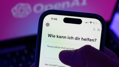 Viele lassen sich bei der Suche nach Geschenken von KI helfen. (Symbolbild) (Foto: Hendrik Schmidt/dpa)