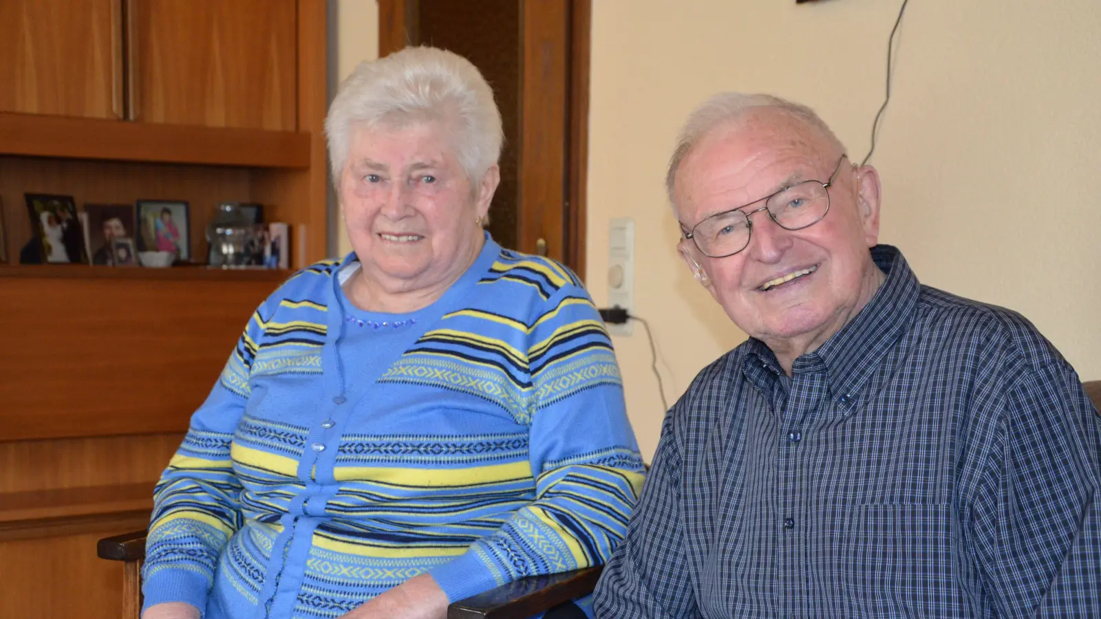 Ein eingespieltes Team bis zum heutigen Tag: Gerda und Helmut Raab sind seit 65 Jahren glücklich verheiratet. Die beiden gaben sich einst in der St. Bartholomäuskirche das Ja-Wort. (Foto: Christa Frühwald)