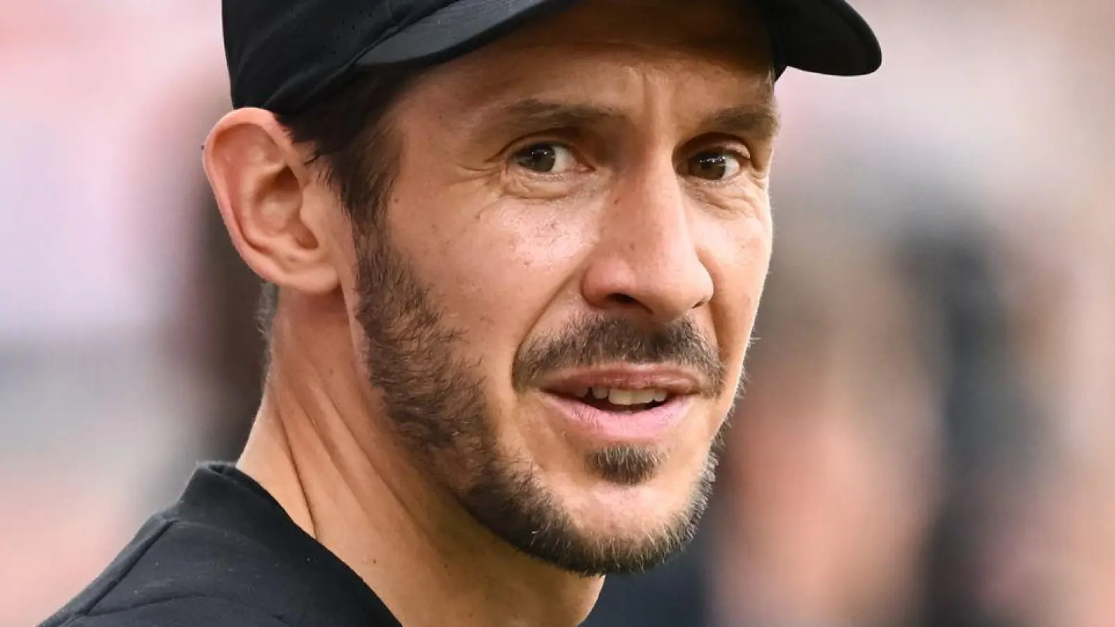 SC-Coach Schuster wird bald den Freiburger Neuzugang Suzuki trainieren. (Foto: Silas Stein/dpa)