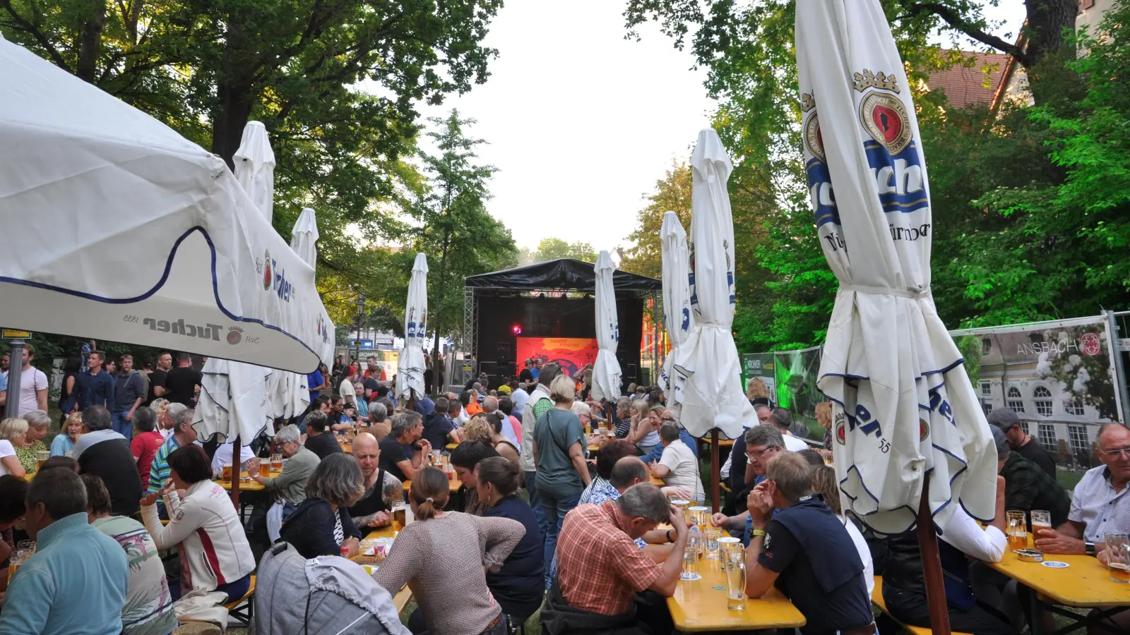 Bieranstich, Livemusik und ordentlich Trubel: Das sind die Impressionen unserer Reporter vom Ansbacher Altstadtfest 2023. (Foto: Jonas Volland)