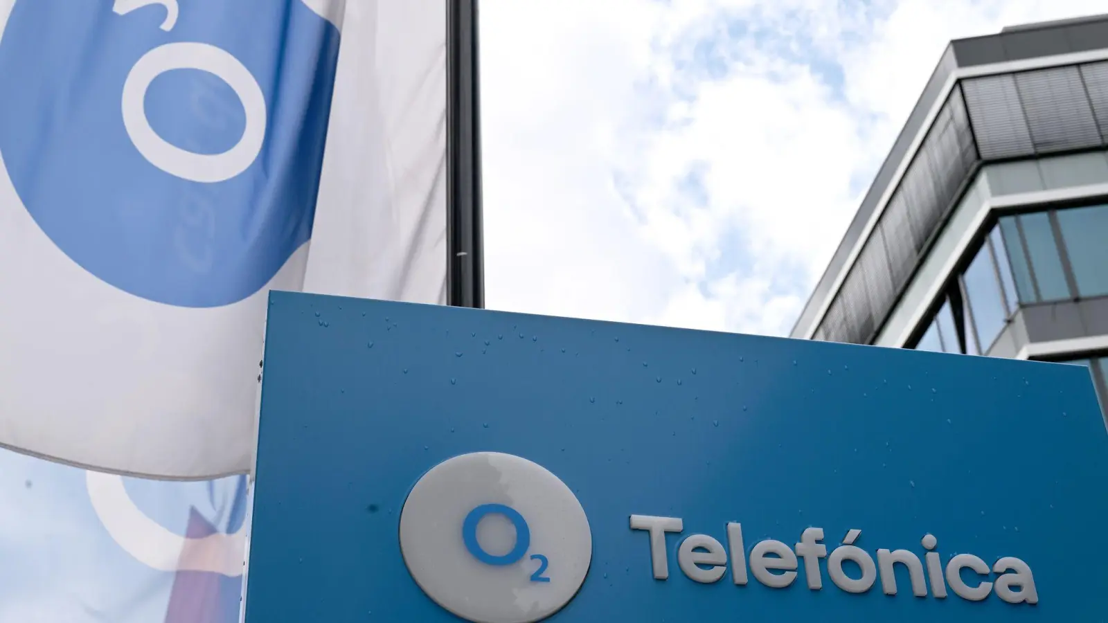 O2 Telefónica plant einen massiven Stellenabbau in Deutschland. (Archivbild) (Foto: Wolf von Dewitz/dpa)