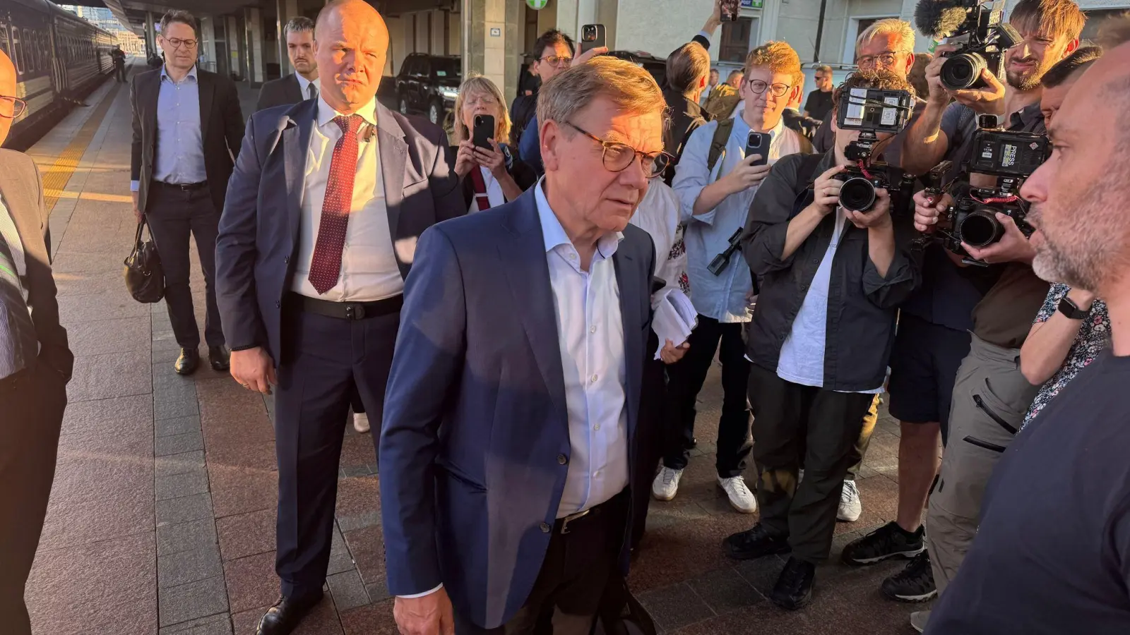 Nach seiner Ankunft in Kiew sendet der Minister erste Botschaften auch an Moskau. (Foto: Michael Fischer/dpa)