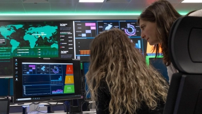 Im Cybersicherheitszentrum können mögliche Angriffe entdeckt werde. (Foto: Boris Roessler/dpa)