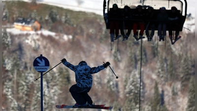 Die ersten Lifte sind offen. (Foto: Karl-Josef Hildenbrand/dpa)
