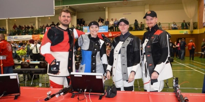 Ein erfolgreiches Quartett im Luftgewehrschießen (von links): Sebastian Hahn und Tamara Hüttner (beide SG Ansbach) sowie Daniel und Hanna Bühlmeyer (SG Hesselberg). (Foto: Peter Tippl)