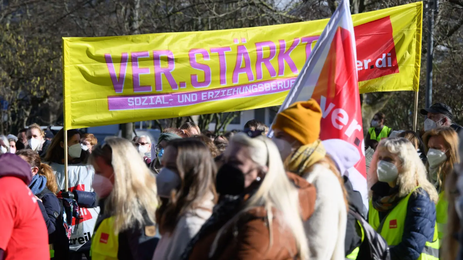 Beschäftige von Kindertagesstätten während des Warnstreiks in der Region Hannover. (Foto: Julian Stratenschulte/dpa)