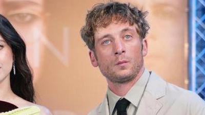 Mikey Madison und Jeremy Allen White halten sich privat von Social Media fern. (Archivbild) (Foto: Scott A Garfitt/Invision/AP/dpa)