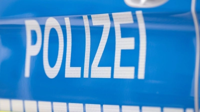 In ihrem Pressebericht meldet die Polizei zwei Unfälle in der Tiefgarage des Brücken-Centers. (Symbolbild: Boris Roessler/dpa)