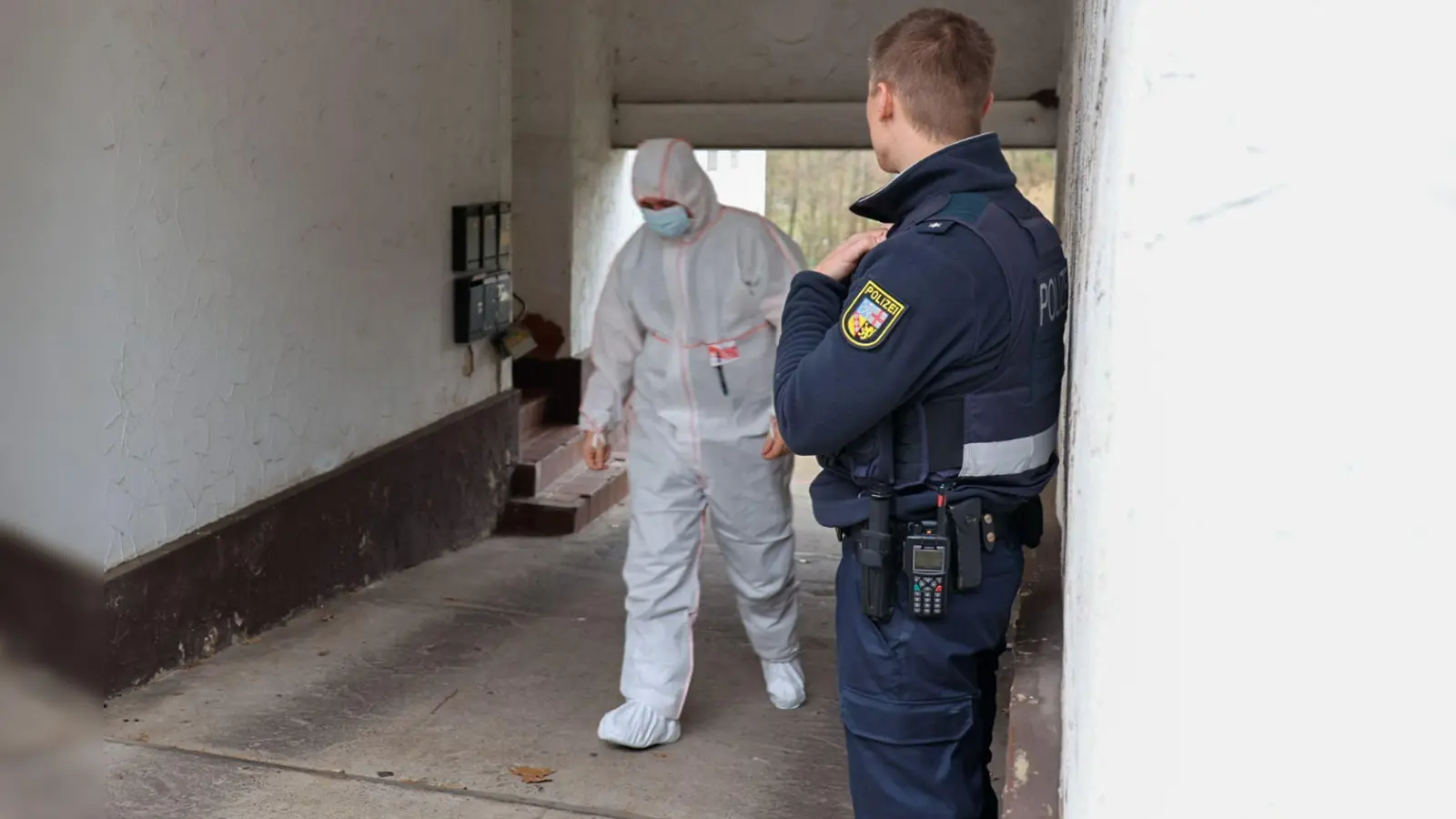 Am Tatort im saarländischen Bexbach ermittelt die Polizei. (Foto: Brandon Lee Posse/dpa)
