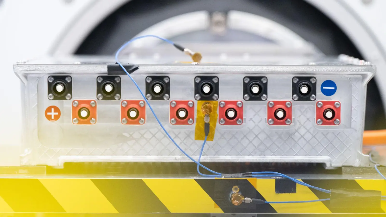 Die deutsche Elektroindustrie schöpft dank steigender Aufträge im März Hoffnung (Archivbild) (Foto: Sebastian Gollnow/dpa)