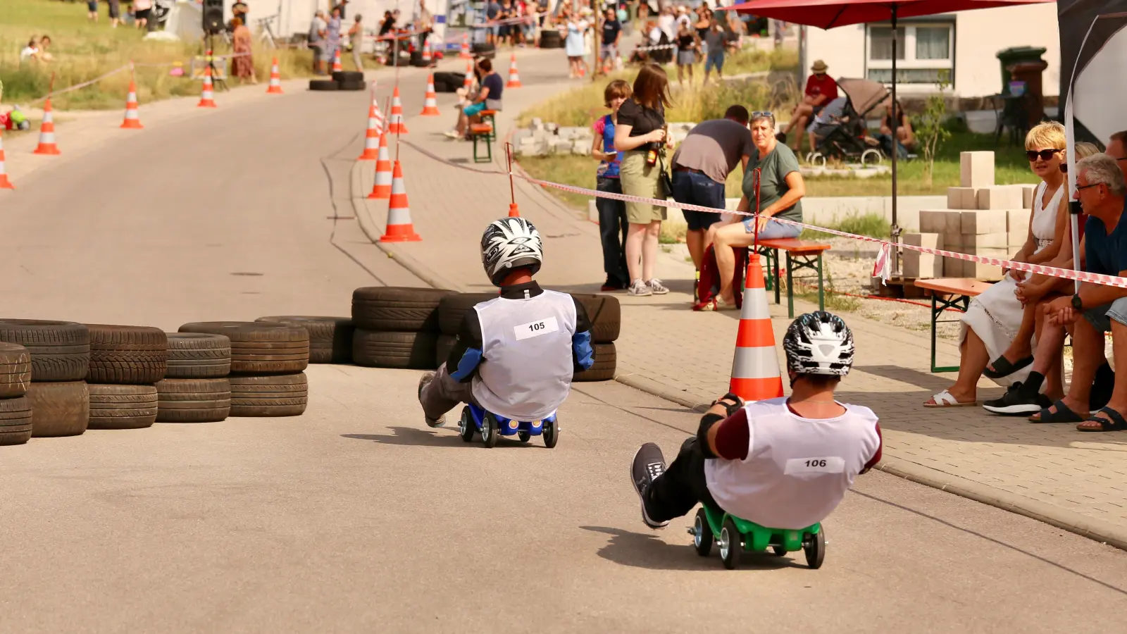 Trotz des vorhandenen sportlichen Ehrgeizes stand bei allen Startenden beim Dentleiner Bobbycar-Rennen der Spaß im Vordergrund (Foto: Eventleiner GmbH/Andreas Hodde)