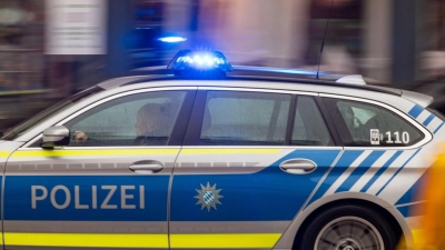 Ein Einbruch in ein Juweliergeschäft in Rothenburg beschäftigt die Polizei. (Symbolbild: Peter Kneffel/dpa)