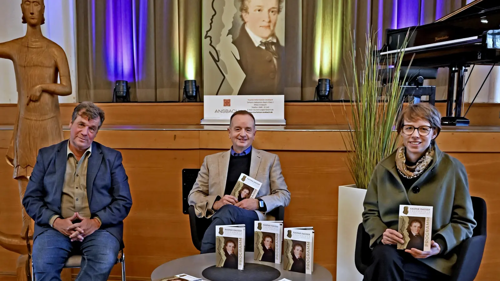 Stellten das Programm der Kaspar-Hauser-Festspiele 2026 vor: Festspielleiter Eckart Böhmer, Oberbürgermeister Thomas Deffner und Nadja Wilhelm, Referentin für Kultur und Tourismus. (Foto: Anne Ziegler)