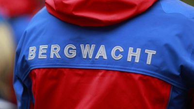 Die Bergwacht barg die Frau mit einem Rettungshubschrauber. (Symbolbild) (Foto: Matthias Bein/dpa)