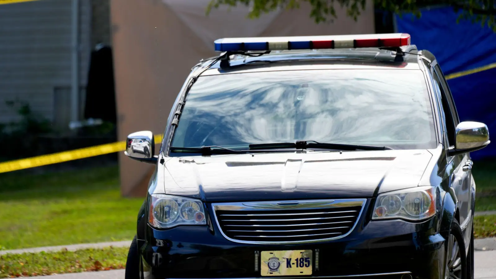 Ein Sheriff soll einen Richter erschossen und sich hinterher der Polizei gestellt haben. (Symbolbild) (Foto: Frank Bowen IV/The Cincinnati Enquirer via AP/dpa)