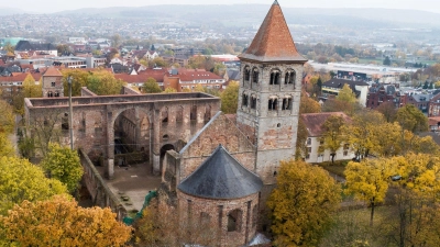 Die Ruine der Stiftskirche, Spielstätte der Bad Hersfelder Festspiele. (Foto: Swen Pförtner/dpa)