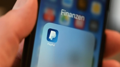 Vorsicht bei Zahlungsdienst-Nachrichten: Kriminelle versuchen, Login-Daten über gefälschte Seiten abzugreifen. (Foto: Felix Kästle/dpa)