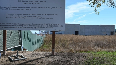 Selbst in der Nachbarschaft des Silicon Valley gibt es im Städtchen Gilroy Widerstand gegen ein Rechenzentrum von Amazon. (Foto: Andrej Sokolow/dpa)