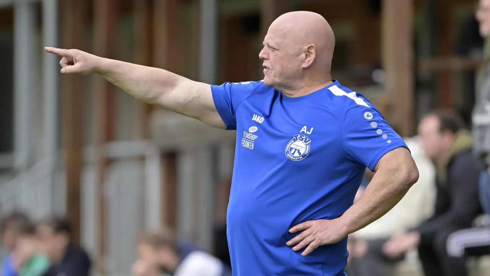 Sehr zum Ärger von Andreas Jorde (Trainer Brodswinden), der die andere Richtung bevorzugt. (Foto: Martin Rügner)