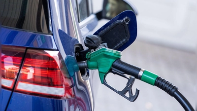 Ökonom Brzeski erwartet keine schnelle Rückkehr zu den Spritpreisen vor dem Iran-Krieg. (Symbolbild) (Foto: Jens Büttner/dpa-Zentralbild/dpa)