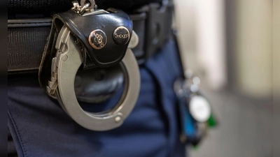 Inzwischen ist keiner der fünf Festgenommenen mehr in Gewahrsam oder Untersuchungshaft. (Symbolbild) (Foto: Peter Kneffel/dpa)