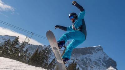 Für uneingeschränkten Pistenspaß braucht es die richtige Kleidung - am besten im Zwiebelprinzip. (Foto: Benjamin Nolte/dpa-tmn)