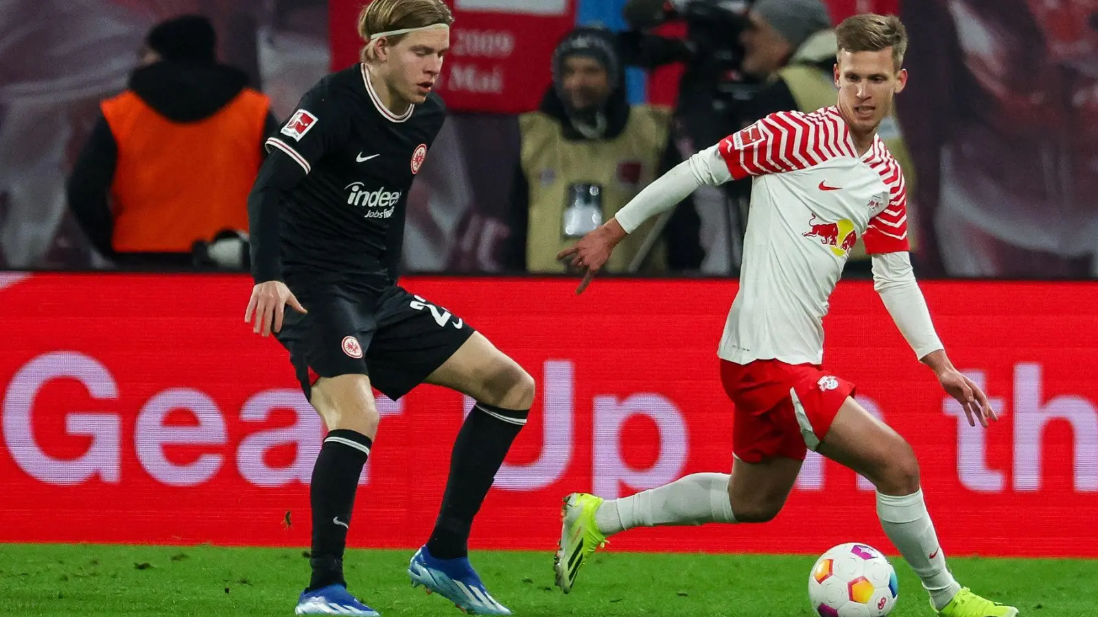 Jens Petter Hauge (l) verlässt Eintracht Frankfurt. (Foto: Jan Woitas/dpa)