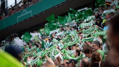 Die Fußballerinnen des VfL Wolfsburg erreichen als Vizemeisterinnen die Champions League. (Foto: Fabian Strauch/dpa)