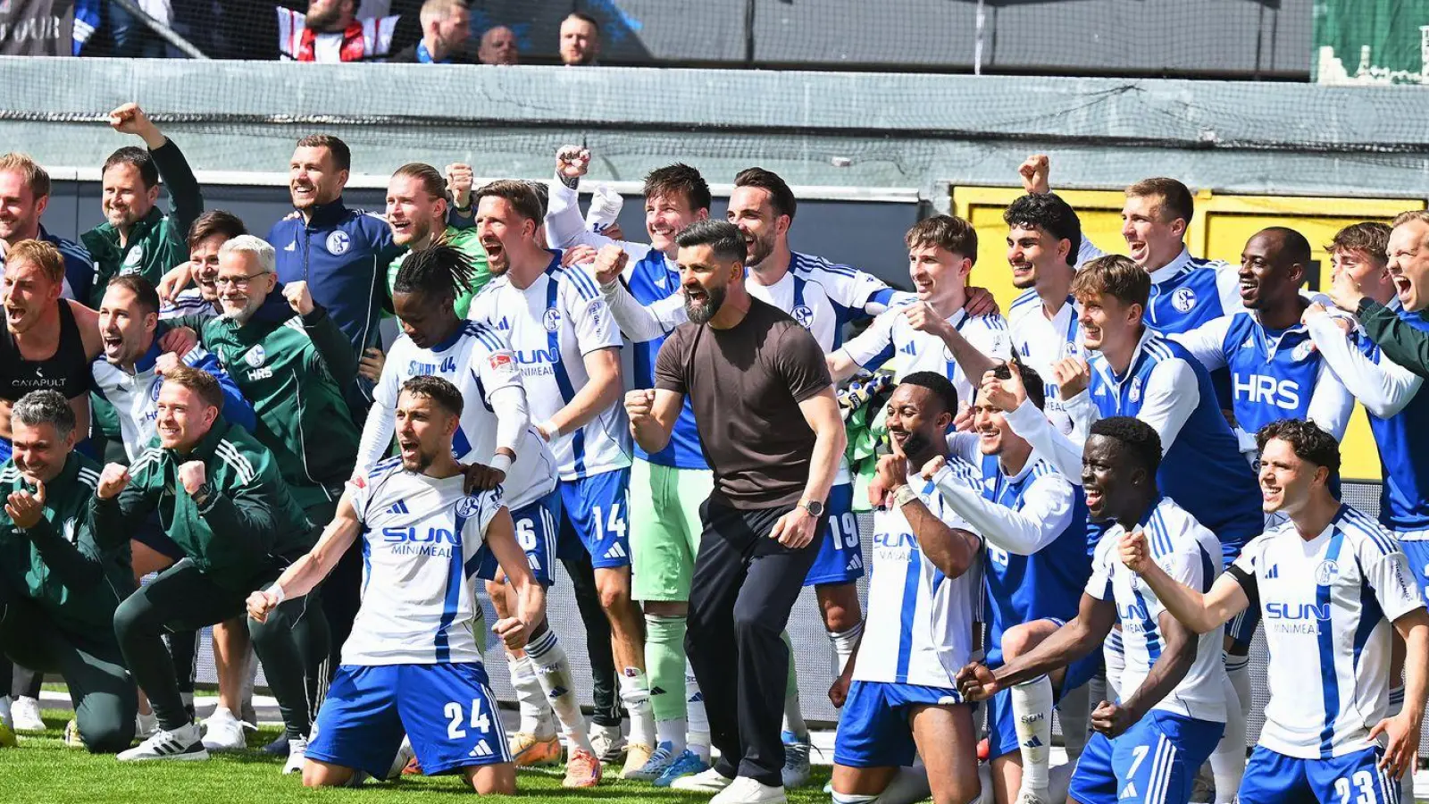 Schalke kann an diesem Samstag den Aufstieg perfekt machen. (Archivbild) (Foto: Swen Pförtner/dpa)