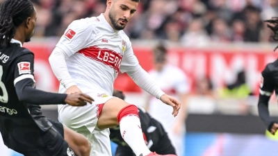 Stand wieder mal im Fokus: Stuttgarts Nationalstürmer Deniz Undav (M.). (Foto: Harry Langer/dpa)