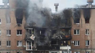 Die ostukrainische Stadt Charkiw erlebte nach Behördenangaben den bisher schwersten russischen Angriff. (Foto: Andrii Marienko/AP/dpa)