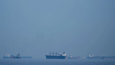 Öltanker sind in der Meerenge beständig in Gefahr. (Archivbild) (Foto: Altaf Qadri/AP/dpa)