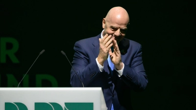 Der Druck auf FIFA-Boss Infantino wird hochgehalten. (Archivbild) (Foto: Hendrik Schmidt/dpa)