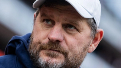 Der frühere Köln-Trainer Steffen Baumgart gilt als Kandidat auf das Traineramt beim Hamburger SV. (Foto: Rolf Vennenbernd/dpa)