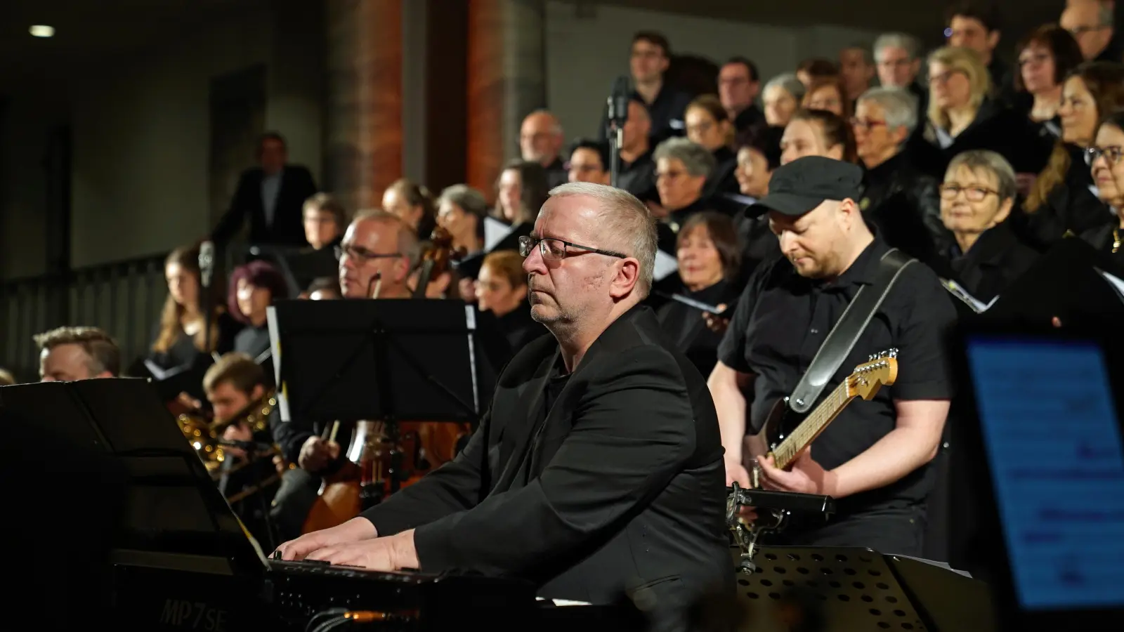 Sorgt für authentische Klangfarben: Uwe Ungerer am Keyboard. Auf dem Pink-Floyd-Album „Atom Heart Mother” saß Richard Wright an den Tasten. (Foto: Elke Walter)