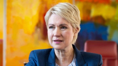 Ministerpräsidentin Manuela Schwesig findet, dass man den Einsatz der Arbeitenden nicht kleinreden soll. (Archivbild) (Foto: Philip Dulian/dpa)