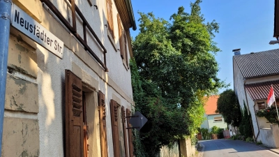 In einem Teilabschnitt der Neustädter Straße in Beerbach könnten Ende Oktober Szenen für einen Hollywood-Historienfilm gedreht werden. (Foto: Nina Daebel)