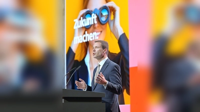 Sparkassenpräsident Matthias Dießl will das lückenhafte Finanzwissen in der Bevölkerung verbessern.    (Foto: Astrid Schmidhuber/Bayerischer Sparkassenverband/dpa)