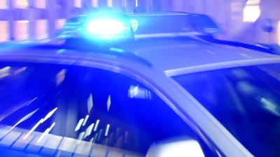 Die Polizei such nach Unbekannten, die mit einem Luftgewehr geschossen haben. (Foto: Carsten Rehder/dpa)