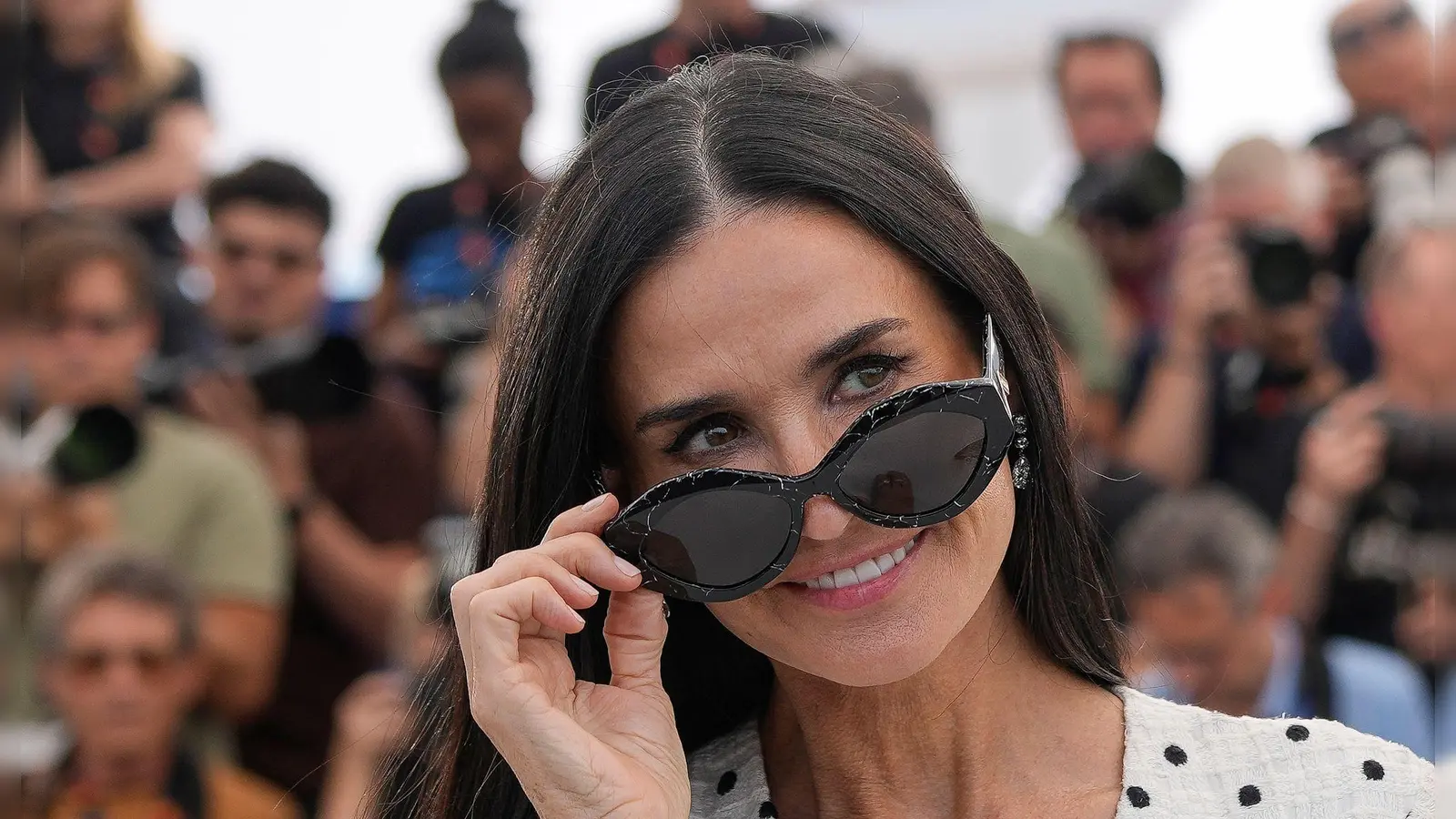 In „The Substance“ spielt Demi Moore eine Frau, deren Ruhm verblasst ist. (Archivfoto)  (Foto: Andreea Alexandru/Invision/AP/dpa)