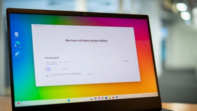 Hallo, hier ist der Copilot! Und auf den meisten Notebooks- und Tastaturen hat Microsofts KI nun auch eine eigene Taste. Nicht alle mögen das. (Foto: Nico Tapia/dpa-tmn)