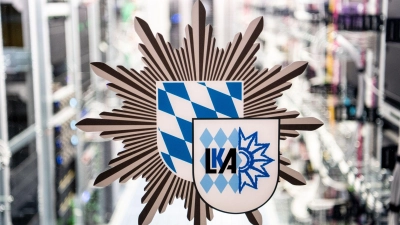 Mehr Straftaten von rechts und von links meldet das bayerische Landeskriminalamt. (Symbolbild) (Foto: Matthias Balk/dpa)