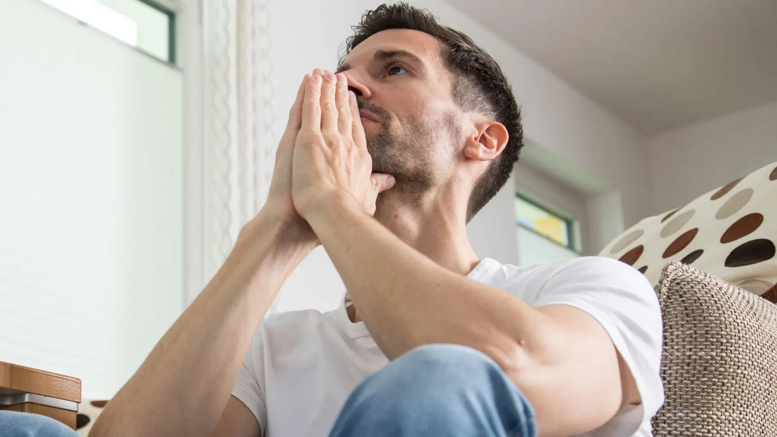 Erst mal den Kopf freibekommen: Wer innerhalb einer gewissen Zeitspanne viele Entscheidungen treffen musste, sollte dem Gehirn Ruhe gönnen. (Foto: Christin Klose/dpa-tmn)