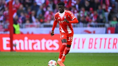 Bara Sapoko Ndiaye wurde vom FC Bayern fest verpflichtet. (Archivbild) (Foto: Tom Weller/dpa)