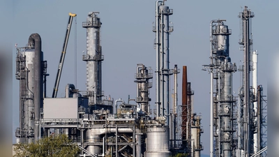 Die Stimmung in der Chemischen Industrie hat sich deutlich verschlechtert. (Archivbild) (Foto: Uwe Anspach/dpa)