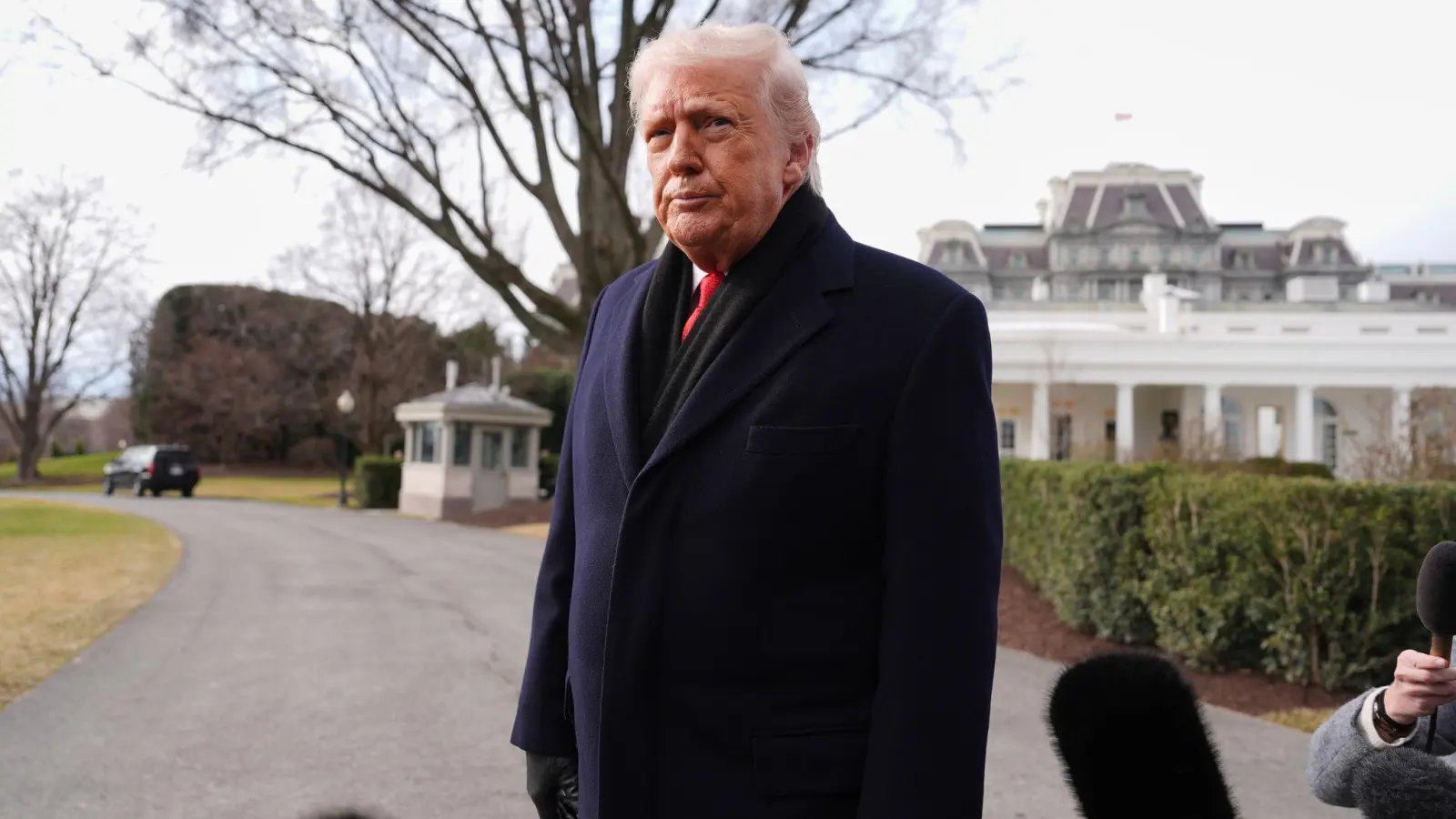 US-Präsident Donald Trump verweist auf die angebliche Absage von 800 Hinrichtungen im Iran. (Foto: Evan Vucci/AP/dpa)