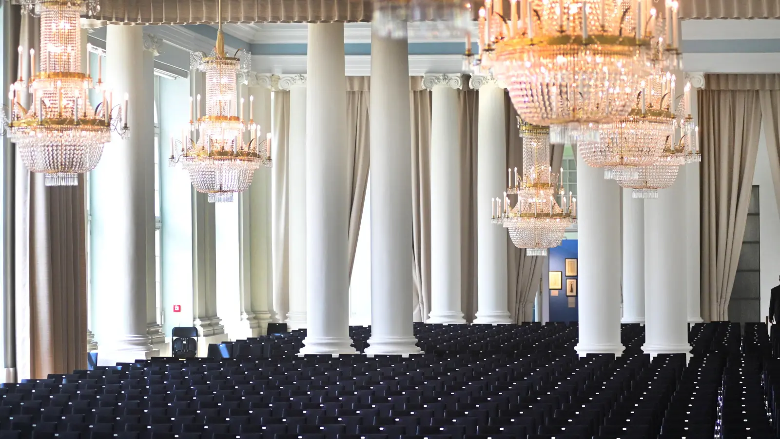 Stühlemeer für Bach: Impression nach dem Konzert von Claire Huangci in der Orangerie (Foto: Jim Albright)