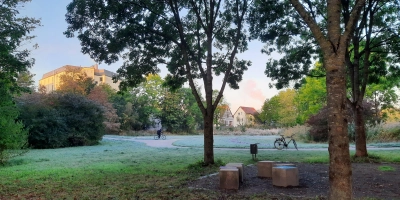 Neben dem Zugang zum Bürgerpark soll im kommenden Jahr ein Treffpunkt für Jugendliche entstehen. Doch die Vertretung der Heimbewohner und einige Anwohner halten den Standort für ungeeignet. (Foto: Bernhard Schmid)